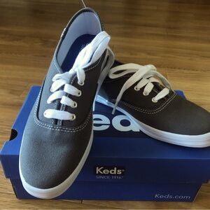 Ked women champion graphite sneakers tennis shoes, never worn